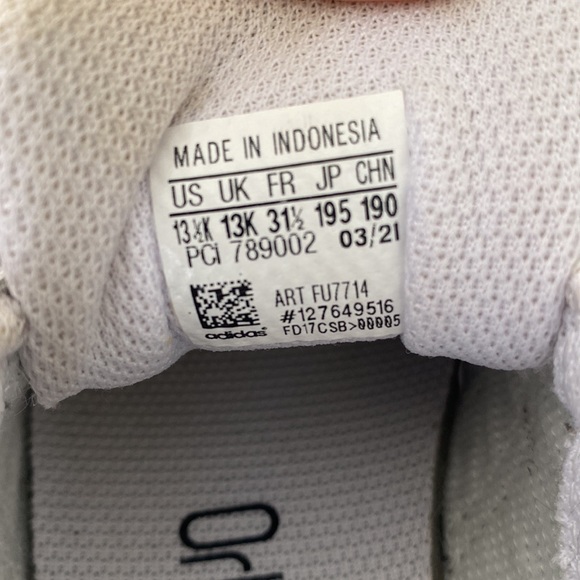 Adidas LIKE NEW Kids size US 13.5 sneakers - Picture 7 of 8